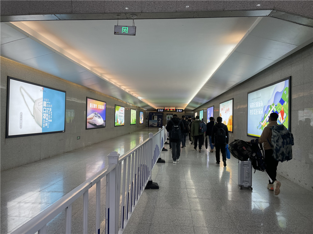 巨大的的旅客流量，有效體現(xiàn)出了高鐵站廣告的商業(yè)營銷價(jià)值