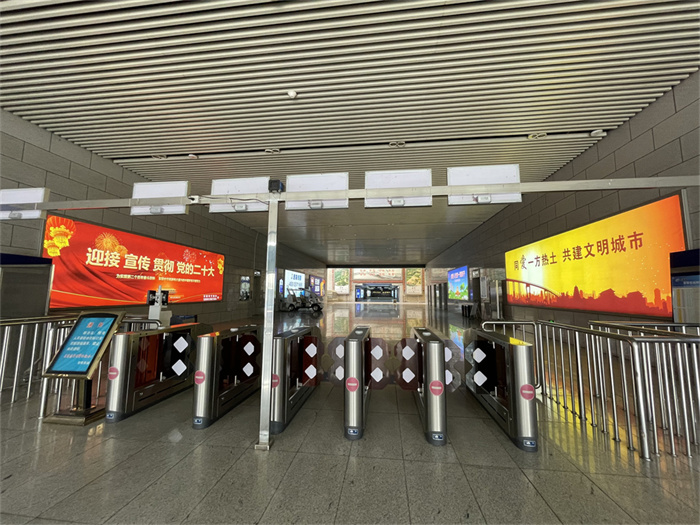鶴壁高鐵站廣告形式新穎更具有視覺(jué)中擊力